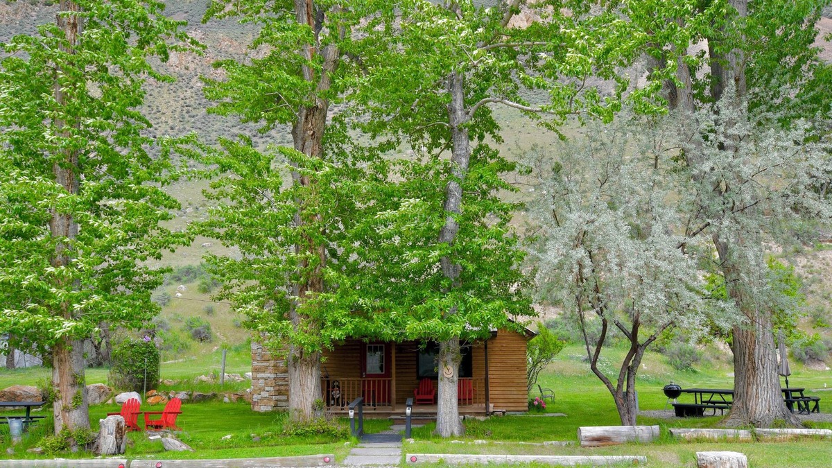 Gardiner Cabin | Rockin Y, Romantic Getaway or Family Friendly Lodging