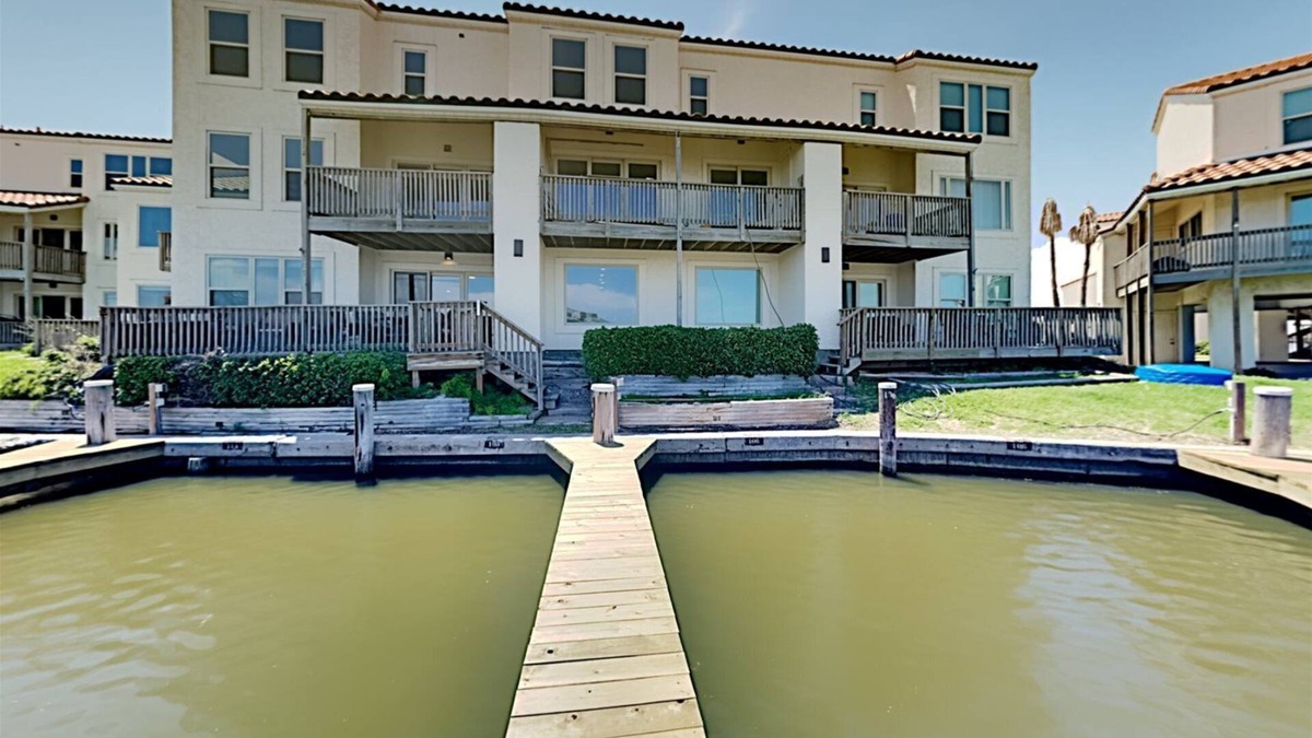 Harbor Oaks Condo | Rockport Mode | Bay Views, Great Fishing + Boating