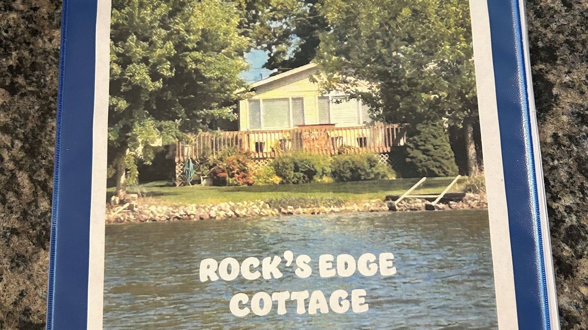 Shipshewana House | Rocks Edge 2-bedroom house w/AC, Free Dock space -Fish Lake in Shipshewana, IN