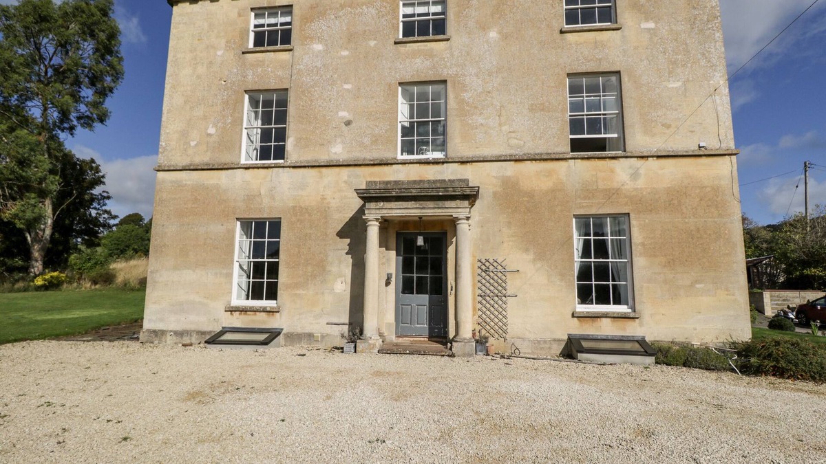 Dursley House | ROCKSTOWES HOUSE, pet friendly, character holiday cottage in Dursley