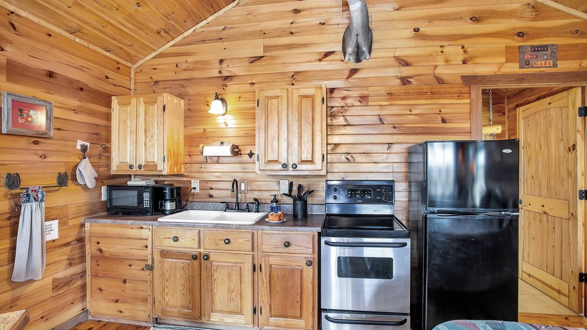 Fredericksburg Cabin | Rockview Cabin 4 | Sleeps up to 4 | Spectacular Views of Enchanted Rock!