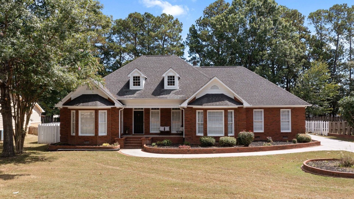 Mount Berry House | Rocky 1 Executive Home, Pool, Hot tub, Fence