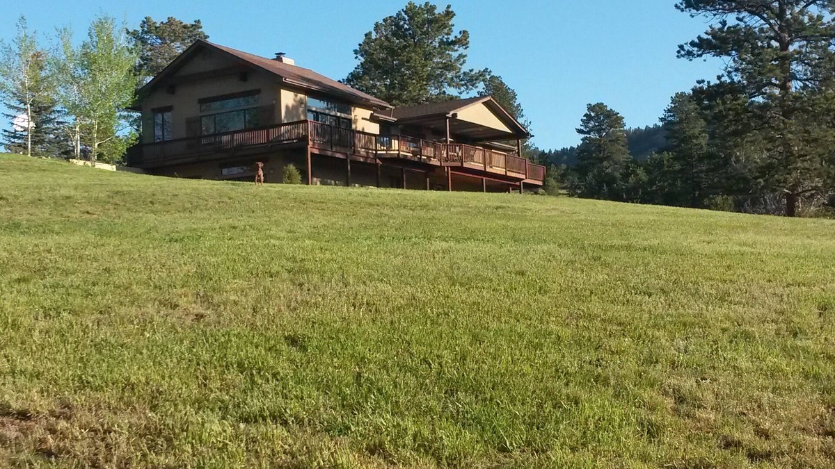 Evergreen House | Rocky Mountain Estate with 5,000 sf & Close To Ski Resorts