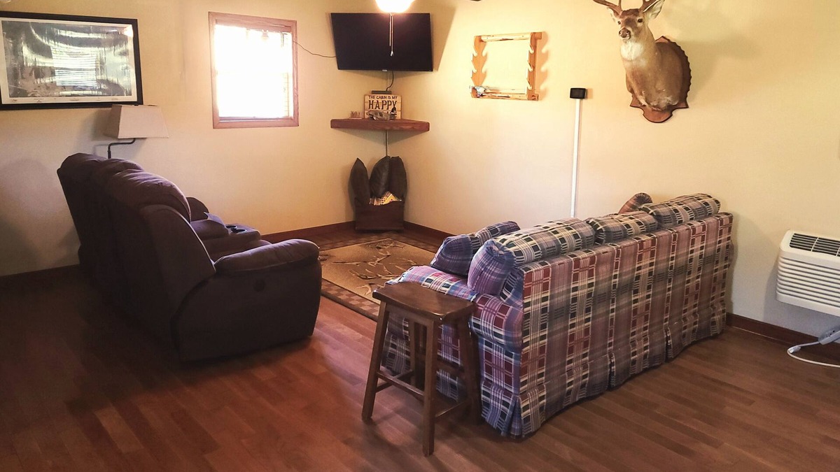 Grantsburg Cabin | Rocky Ridge GetawaynJoins Shawnee Forest