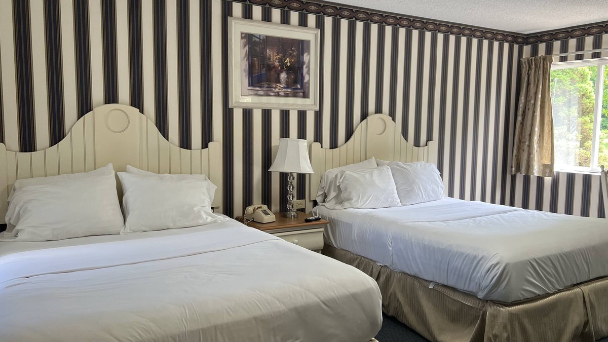New Milford Hotel | Rocky River Inn