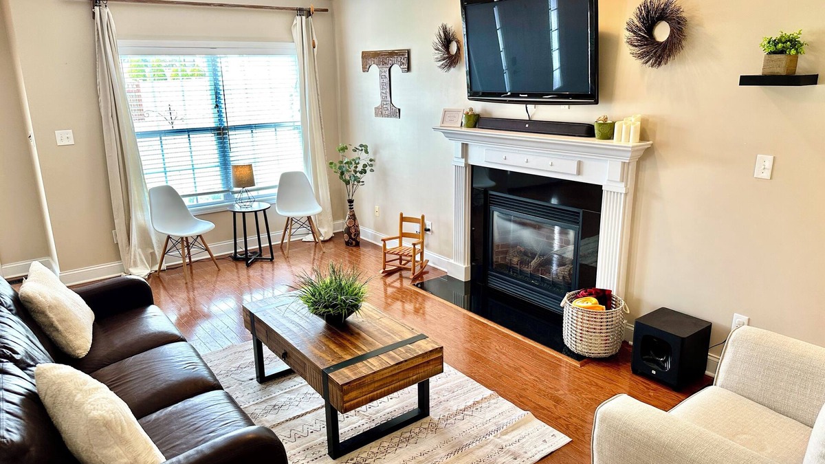 Ashley Oaks House | Rocky Top Refuge 15 minutes from UT, downtown, and Turkey Creek!