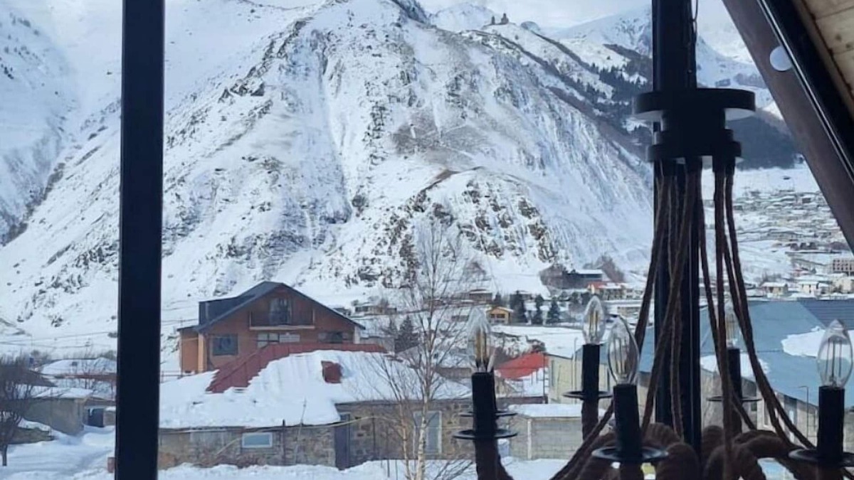 Gergeti Cabin | Rocky Views