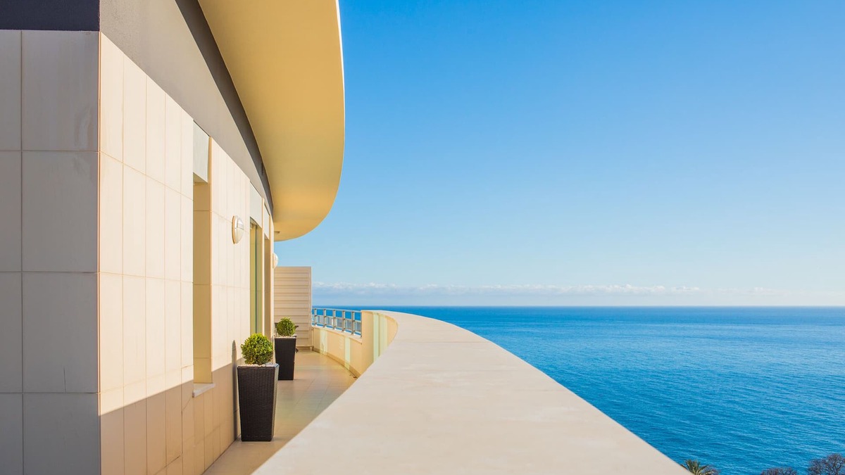Sao Martinho Apartment | RodaMar PentHouse Apartment, located by the sea (50meter far)