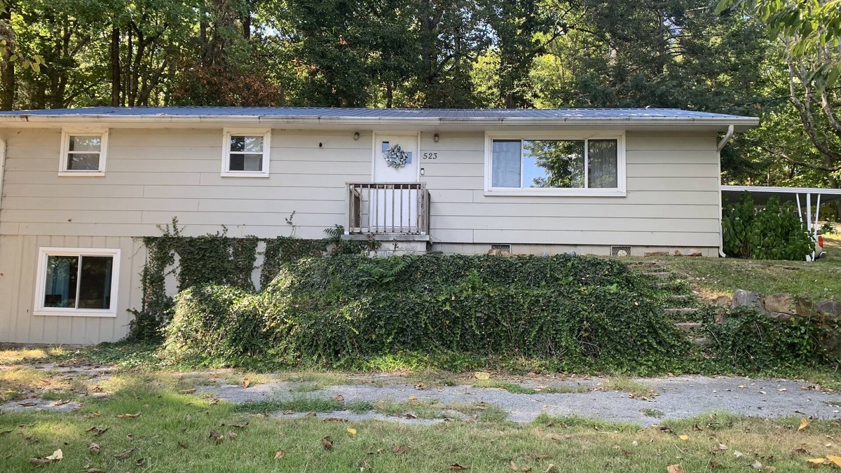 Dayton House | Roddy WildernessnQuiet Quaint Home in the woods.