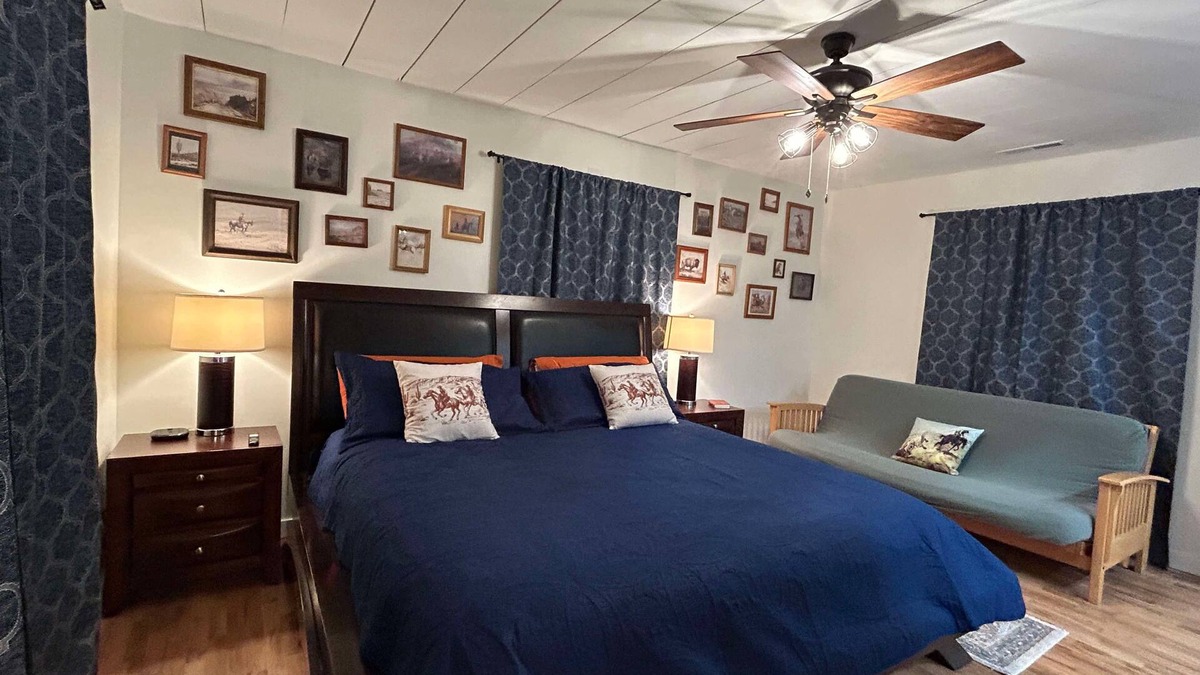 Mansfield House | Rodeo Ranch: Arcade Game, Near seasonal Live Rodeo, Bunkbed, King Bed, SMOOR