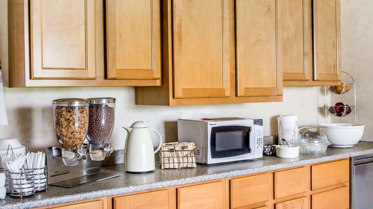 Colby Hotel | Rodeway Inn Abbotsford