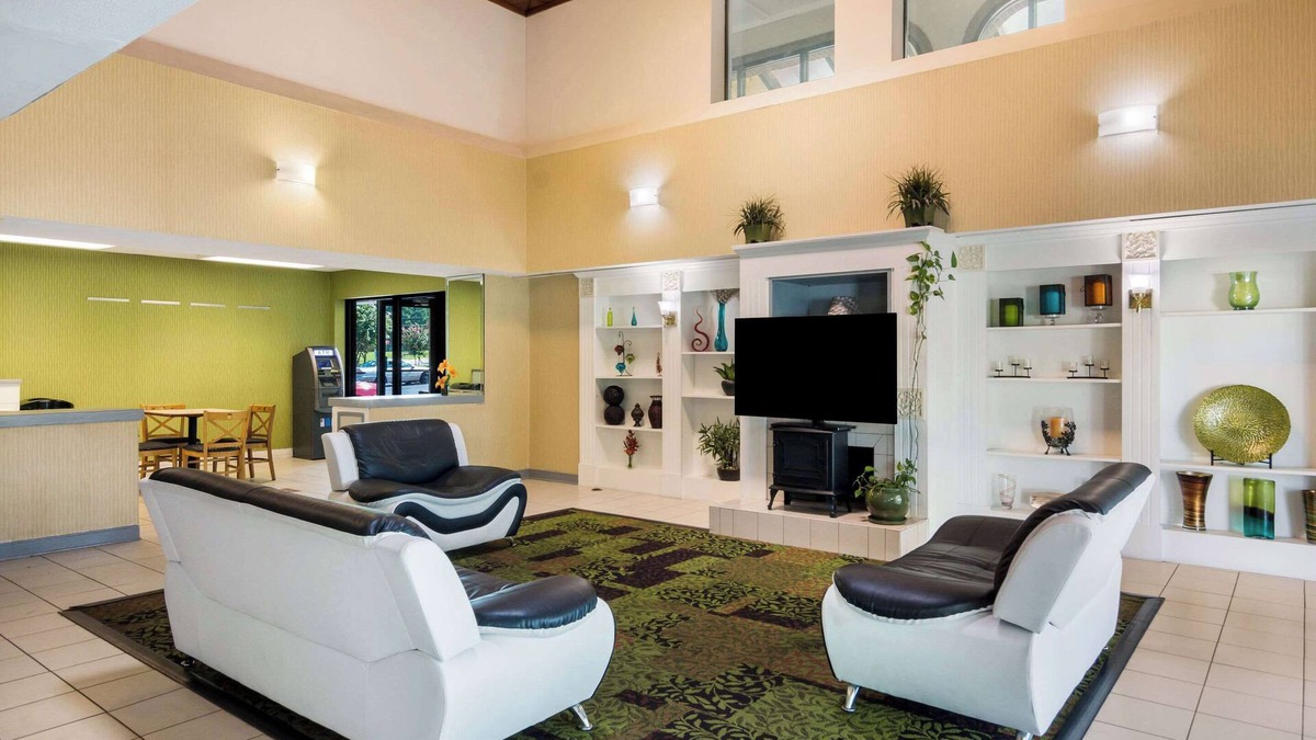 Hopewell Hotel | Rodeway Inn At Fort Lee