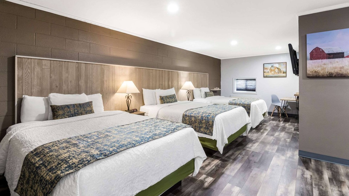 Cadiz Hotel | Rodeway Inn Cadiz