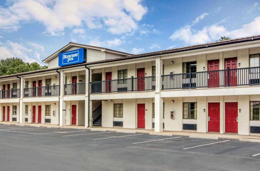 LaGrange Hotel | Rodeway Inn La Grange East