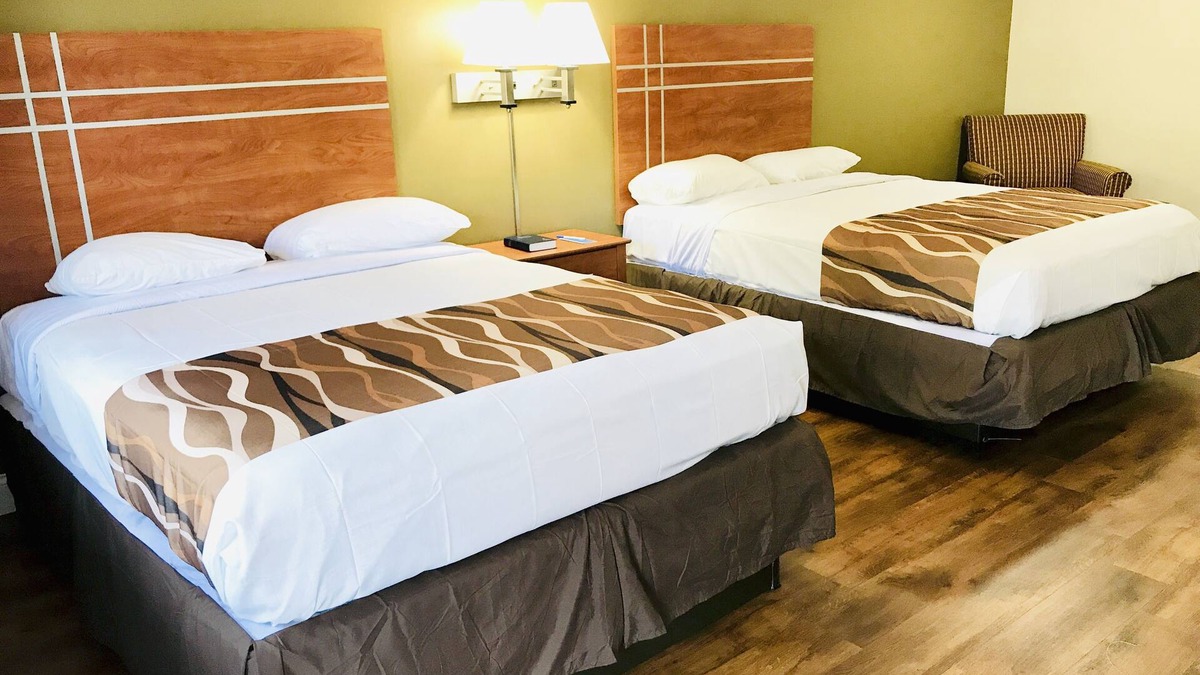 Swansea Hotel | Rodeway Inn Swansea - Somerset