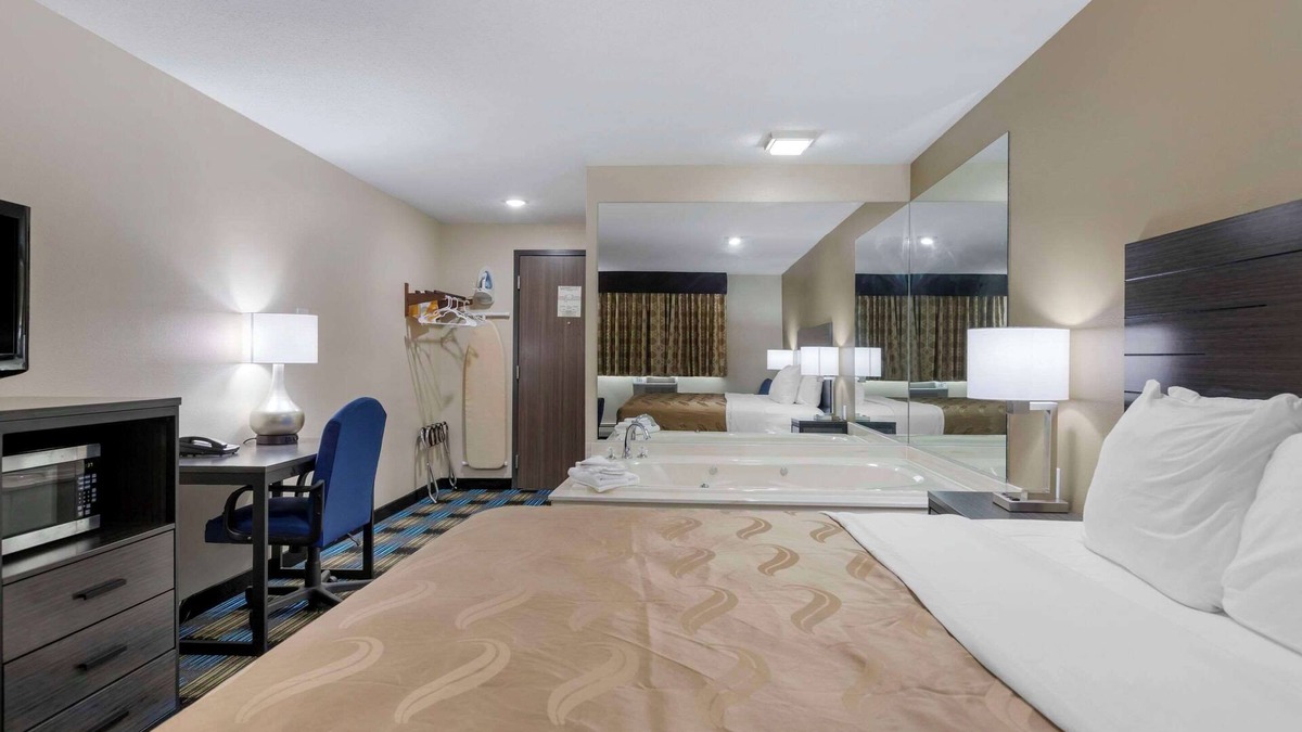 Grandville Hotel | Rodeway Inn