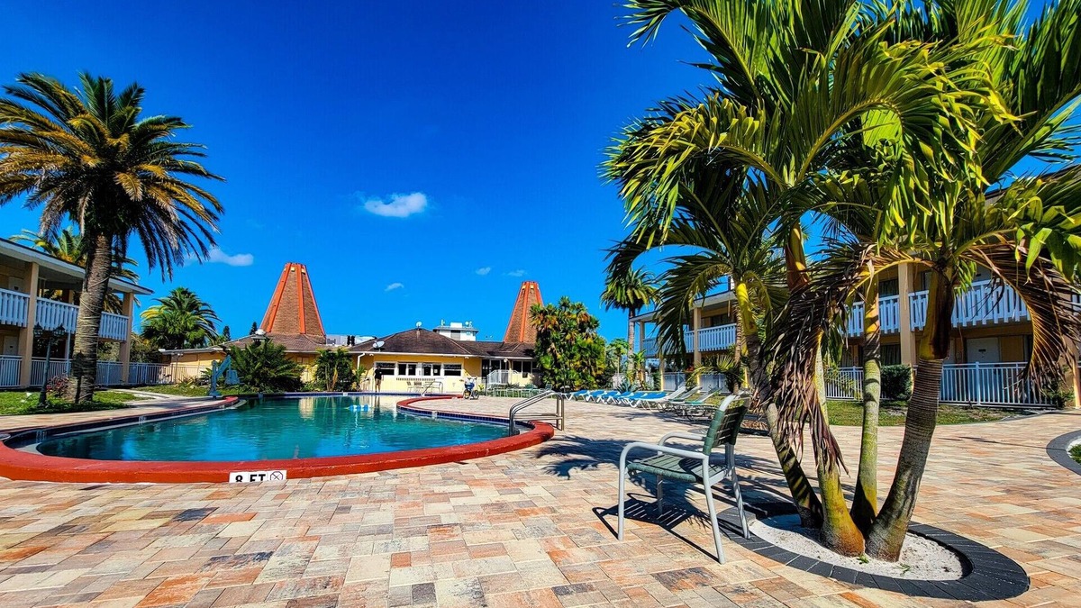 Holiday Hotel | Rodeway Inn