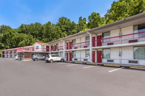 South Point Hotel | Rodeway Inn