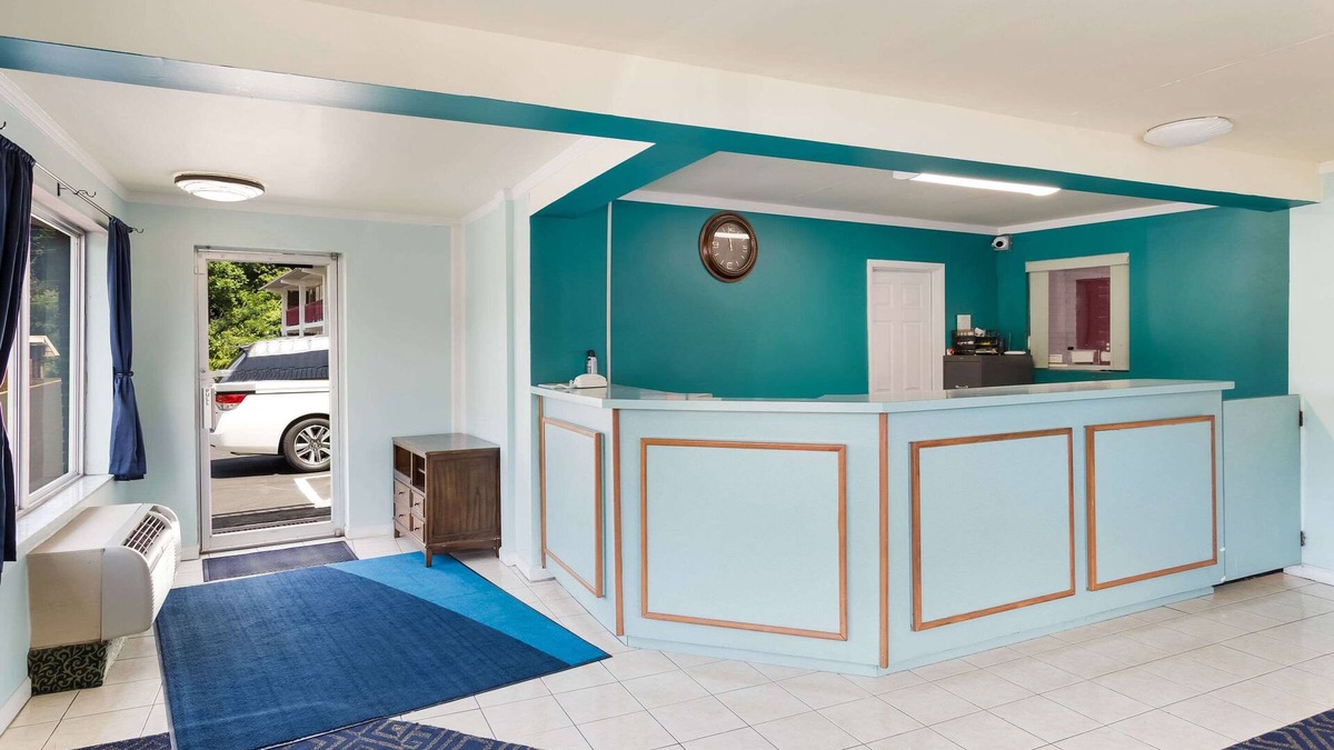 South Point Hotel | Rodeway Inn