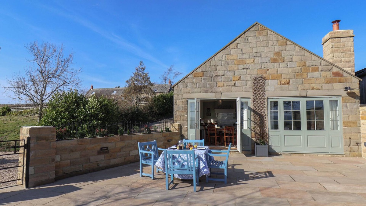 Egton Cottage | RODING COTTAGE, luxury holiday cottage, with a garden in Egton