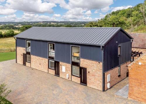 Moreton Valence House | Roe Cottage disabled adapted 2 bedroom hot tub