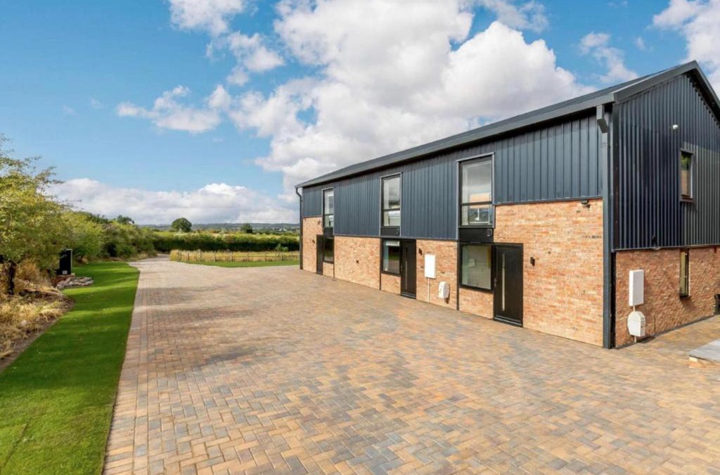 Bishampton House | Roe Cottage disabled adapted 2 bedroom hot tub