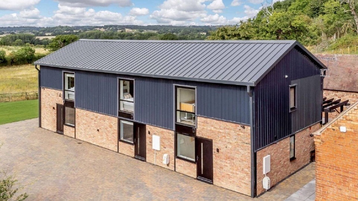 Moreton Valence Cottage | Roe Cottage, disabled adapted 2 bedroom hot tub