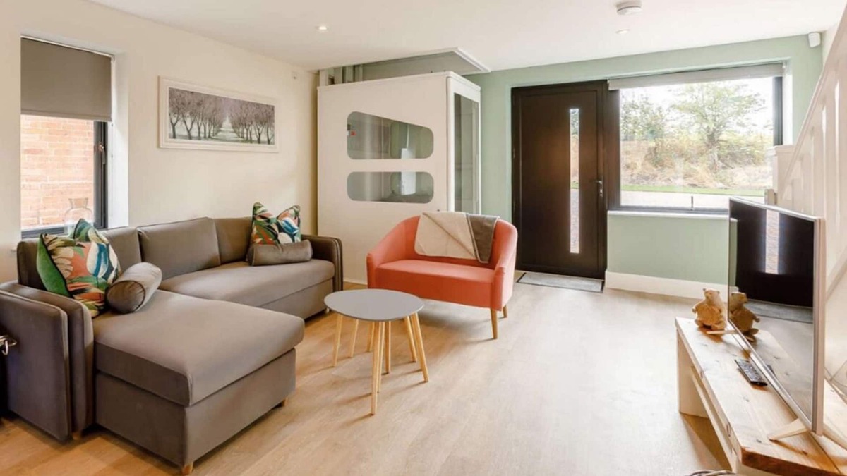 Moreton Valence Cottage | Roe Cottage