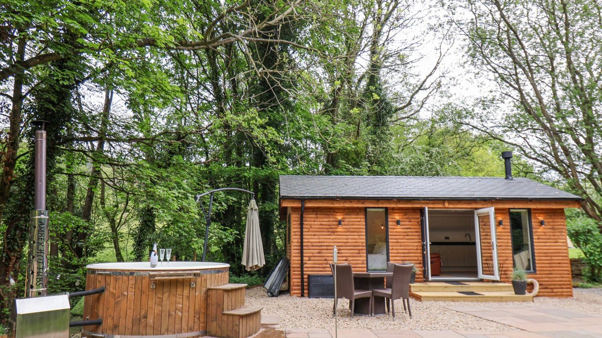 Aislaby Cottage | ROE DEER LODGE, pet friendly, luxury holiday cottage in Sleights