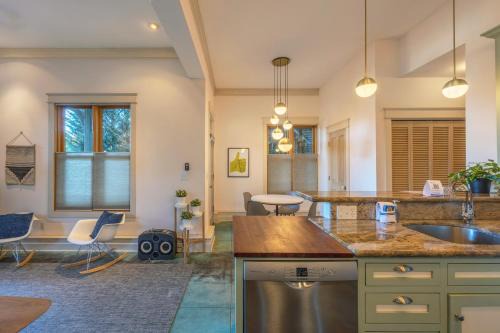 Hood River House | Roe Parker House home