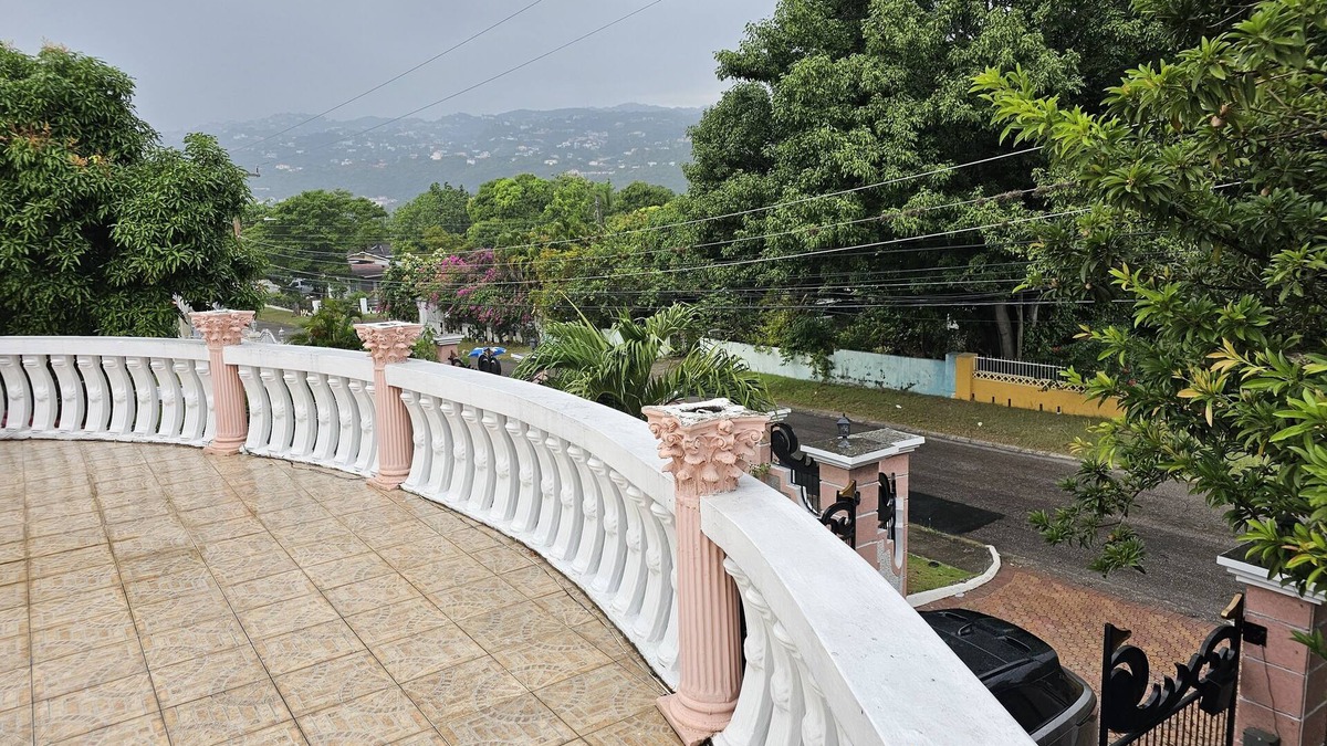 Havendale House | Roehampton Drive Luxurious 4 Bedroom Vacation Home Rental