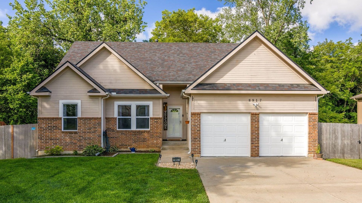 I-435 West KC-KS House | Rogers Royale - 2 mi to Legends & Kansas Speedway