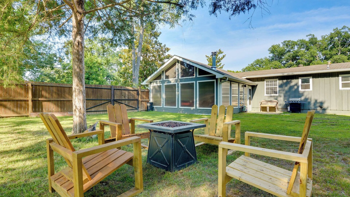 Beaver Shores House | Rogers Vacation Rental ~ 7 Mi to Downtown