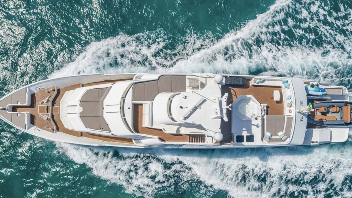 Ludlam Boat Rental | Rogue, 105ft Yacht with Hot-tub
