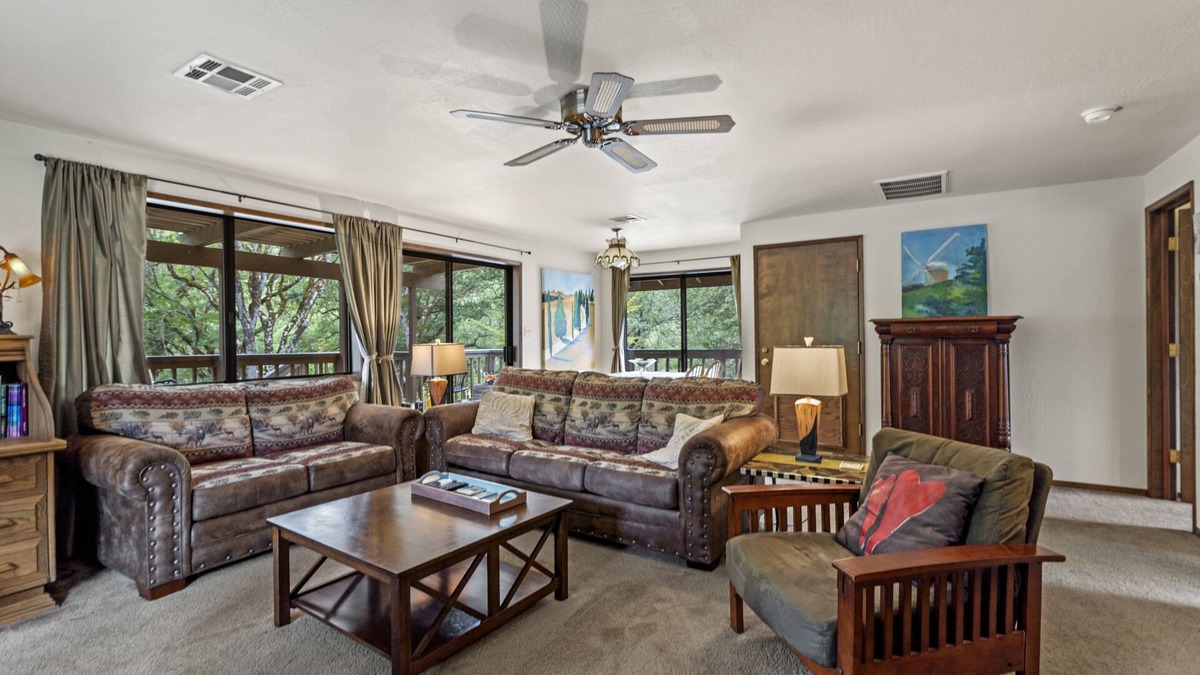 Gold Hill Apartment | Rogue River frontage: 1 BR Guest Unit, pool, dock, fishing, 5 acre park like