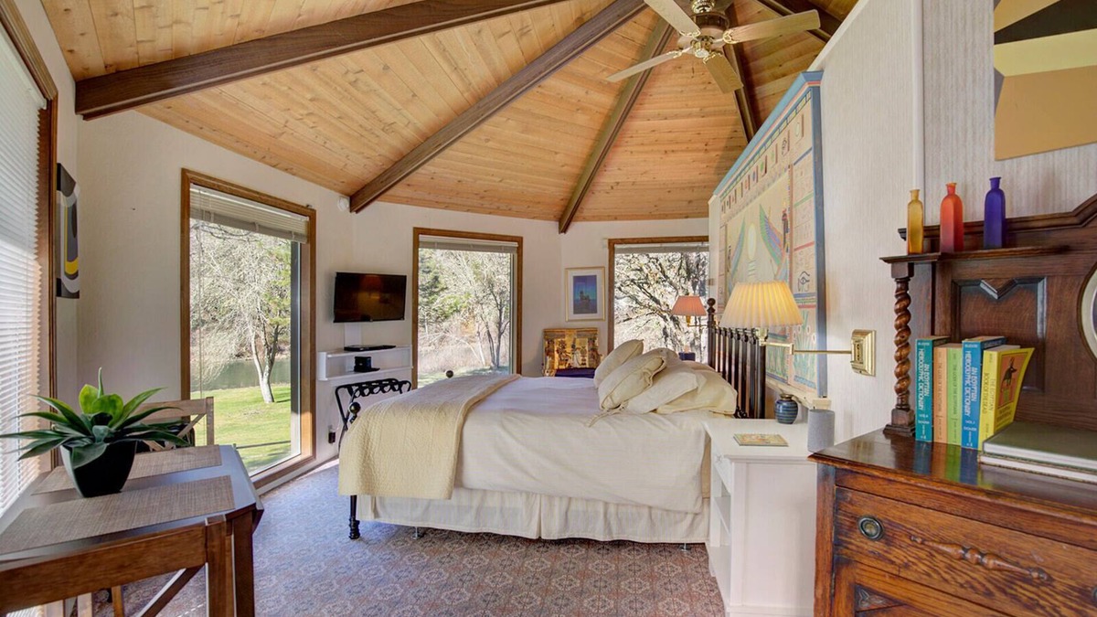 Gold Hill Apartment | Rogue River frontage: private deck & hot tub, exciting interior, river dock, FUN