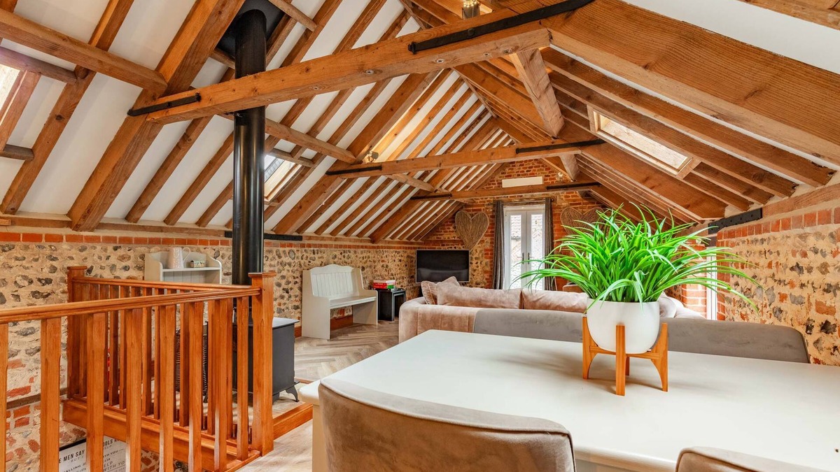 Roughton House | Rogues Barn - Norfolk Holiday Properties
