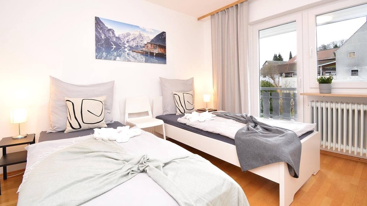 Rohr Apartment | Roh02 - Geräumige Apartment mit Balkon in Rohr bei Nürnberg, 90 qm, 4 Schlafzimmer, Max. 7 Personen