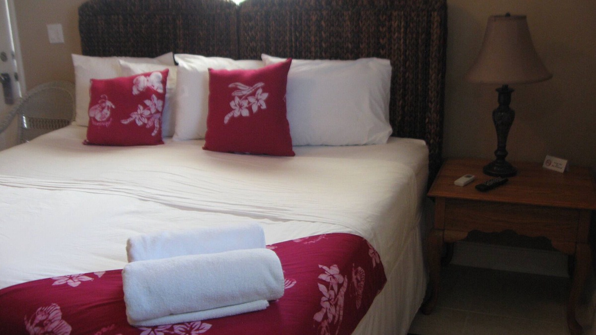 Andros Town Cottage | Rolle's Place Cabanas/Fresh Creek Newest Property on Andros! WiFi