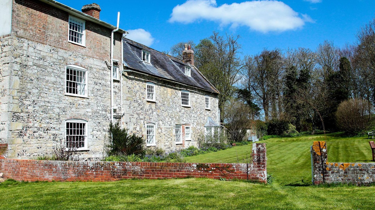 Shrewton Bed & Breakfast | Rollestone Manor