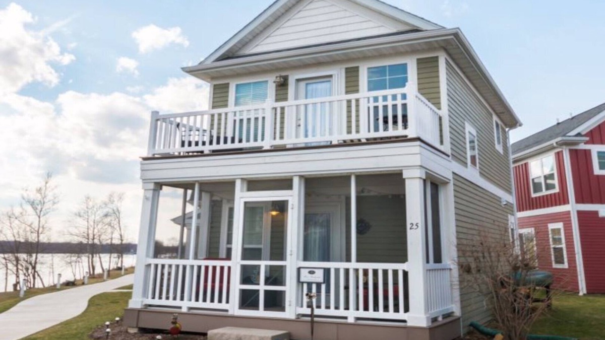 Ottawa House | Rollin` on the River | 2 Bed, 1 Bath