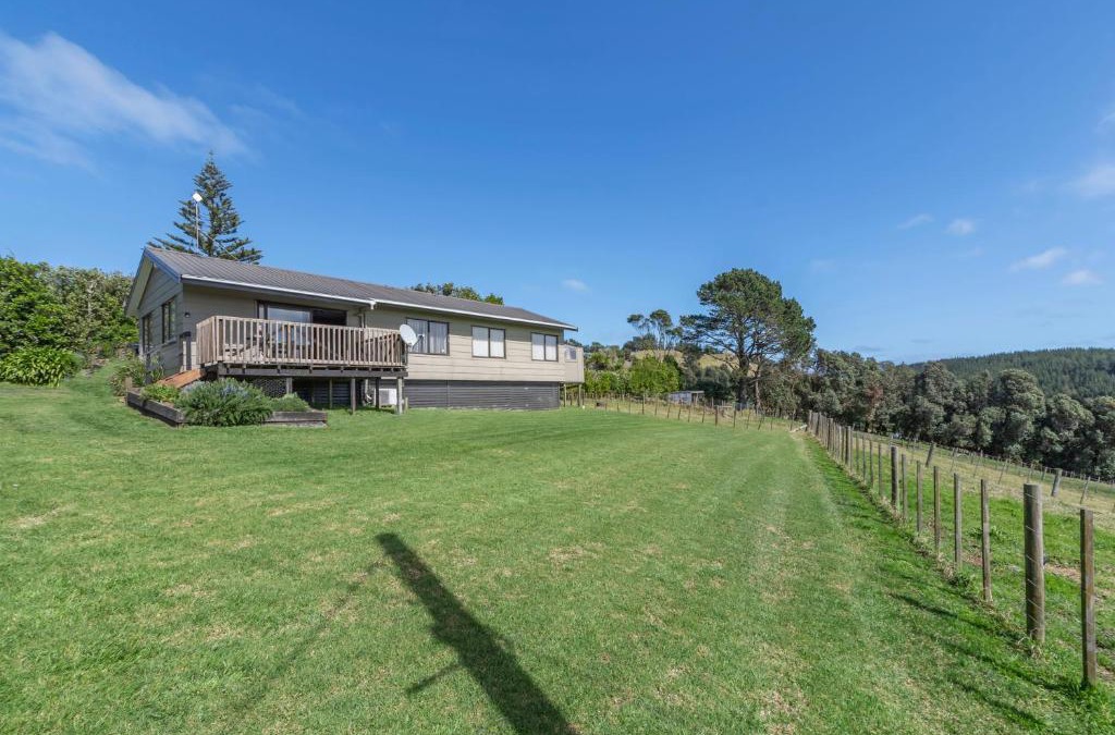 Otaua House | Rolling Hills Retreat - Otaua Holiday Home