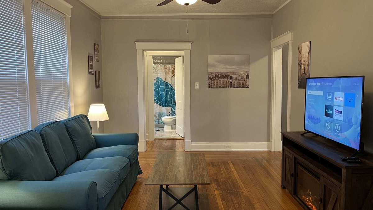 Norwood Apartment | Rolston 1, One Bedroom Unit near Xavier, Downtown