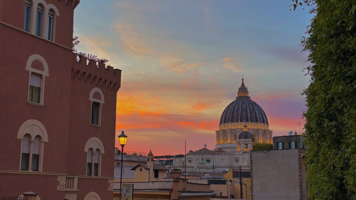 Rione XIV Borgo Apartment | ROMAN DREAM I, exclusive apartment nearby Saint Peter's!