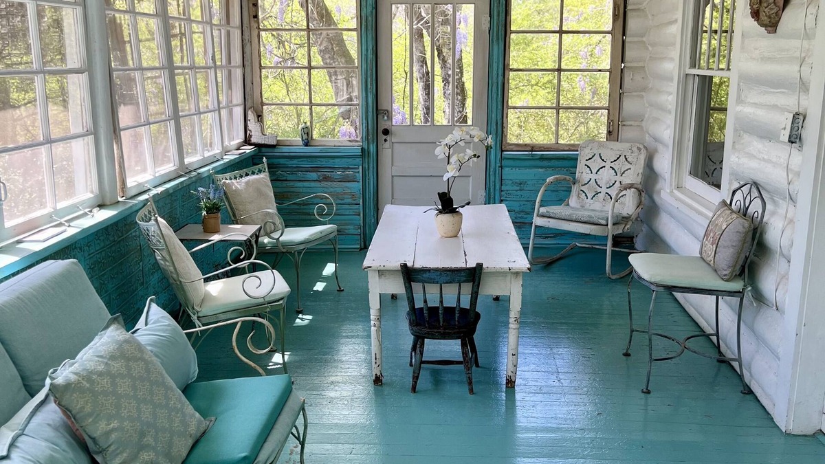 Jones Mills Cabin | Romantic vintage Log Cabin Retreat
