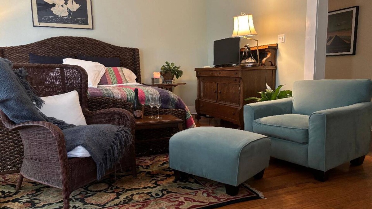 Downtown Little Rock Cabin | Romance, Style & Comfort