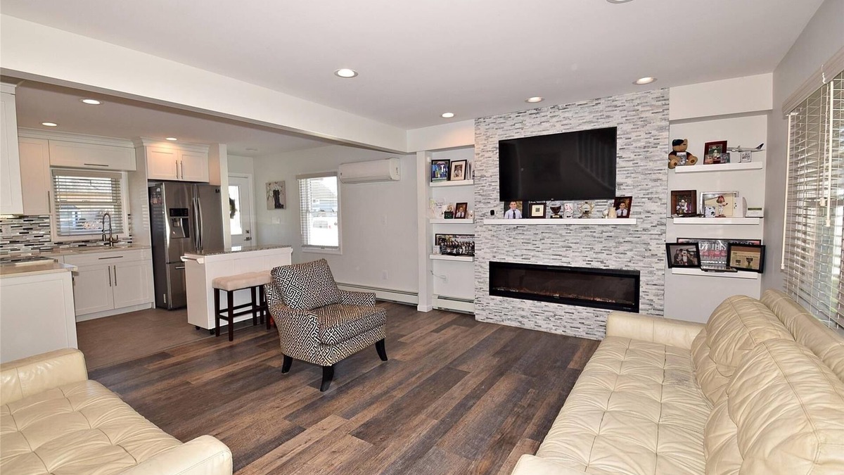 Hicksville House | Romance Vacation Sweet Home
