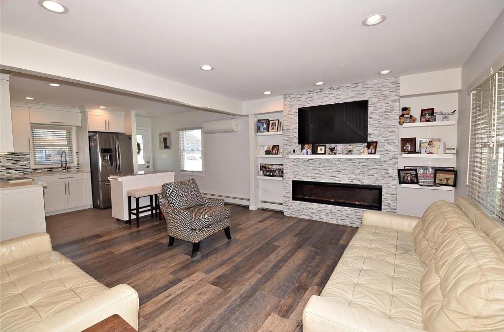 Levittown House | Romance Vacation Sweet Home