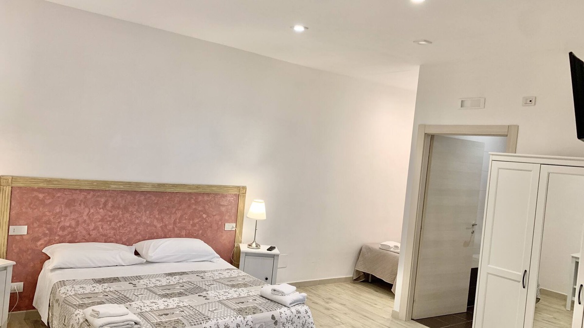 Municipio 2 Bed & Breakfast | Romano Lounge b&b Modern Studio Apartment with Restaurant