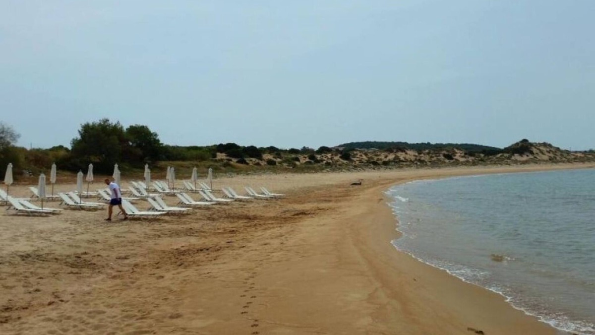 Petrochori Villa | Romanos Beach Villas : Holiday Home - Beach Front